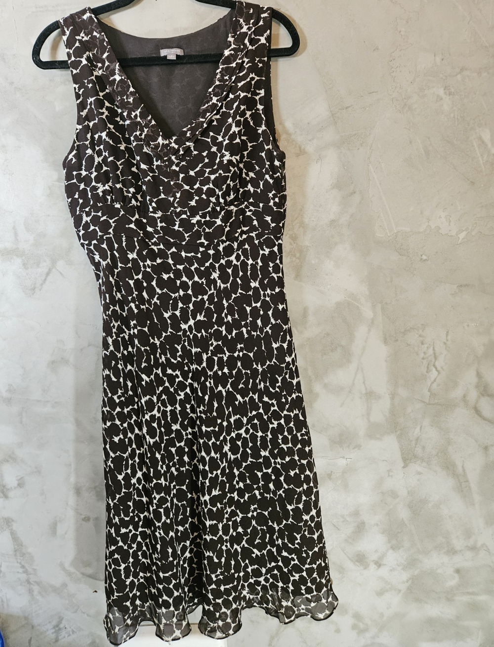 Ann Taylor Brown Ivory Abstract V-Neck Sleeveless Silk Dress Size 10
